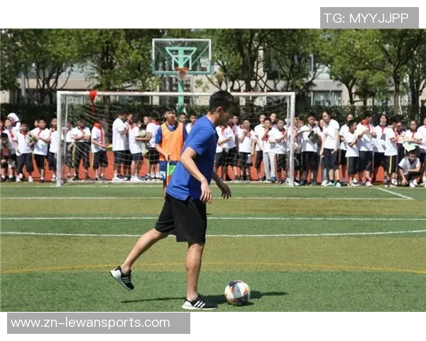 我的足球先生带我领略绿茵场上的激情与梦想，追逐属于我们的胜利与荣耀